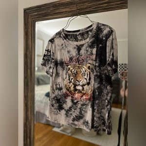 Cute graphic T! Worn once